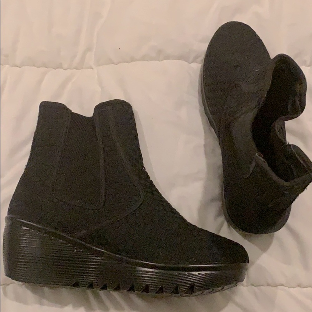 Heal USA Wedge Ankle Boots
